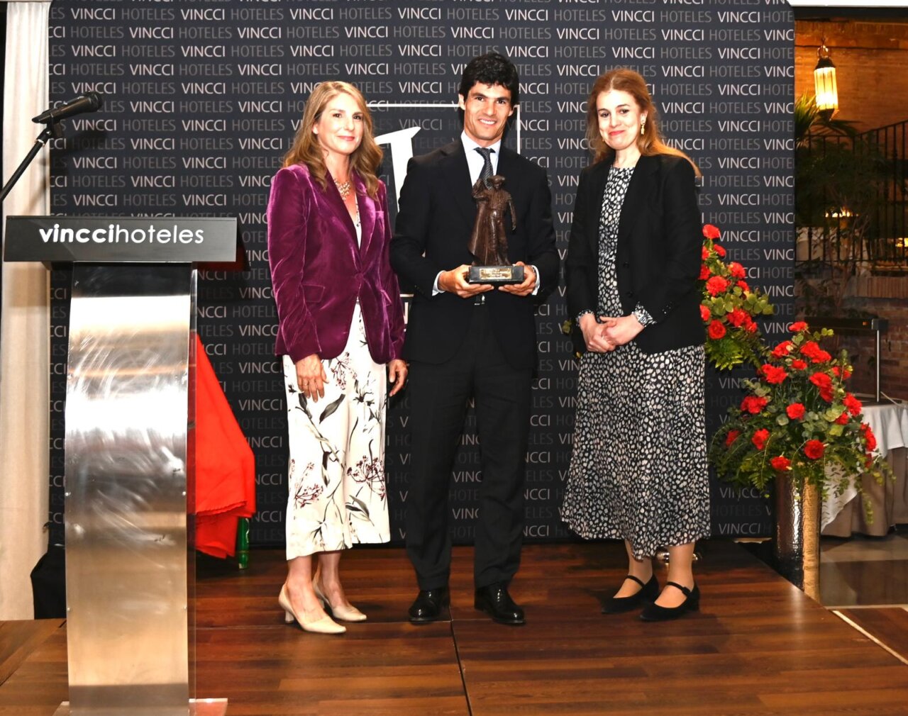 Pablo Aguado recoge el X premio "Al detalle para el recuerdo" del hotel Vincci Albayzín