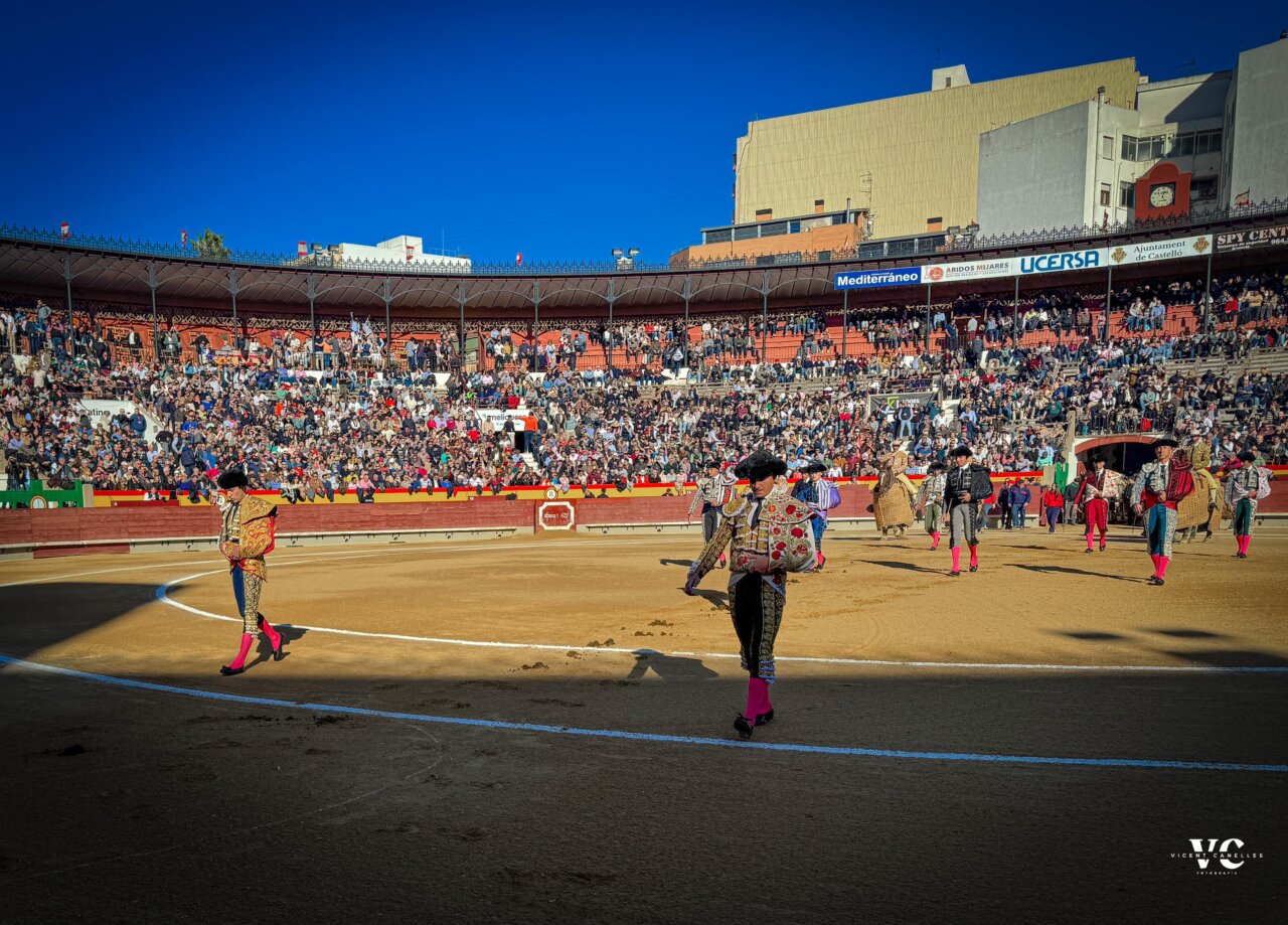 Torería de Juan Ortega ante el noble segundo y frente al viento en Castellón