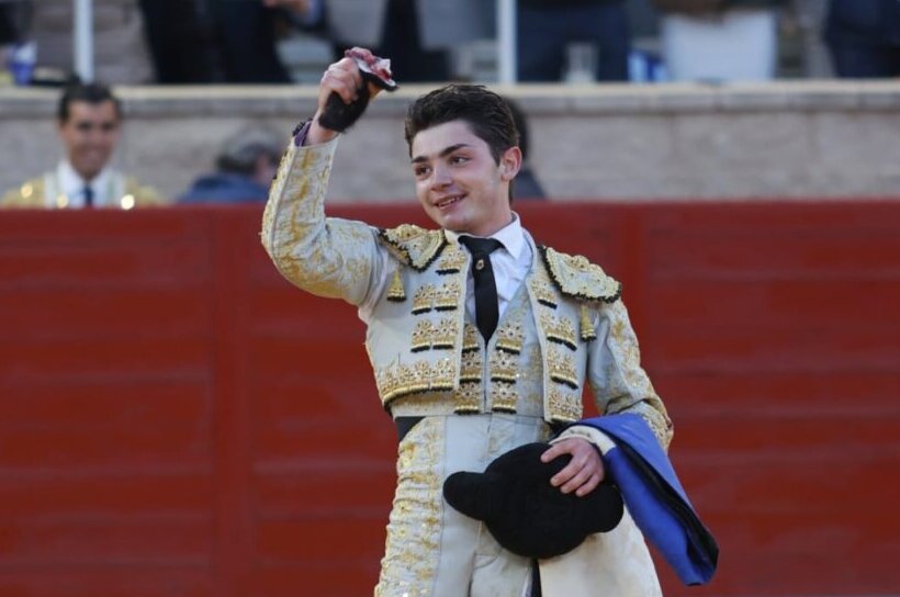 Villaseca de la Sagra desafía al frío en una novillada de futuro