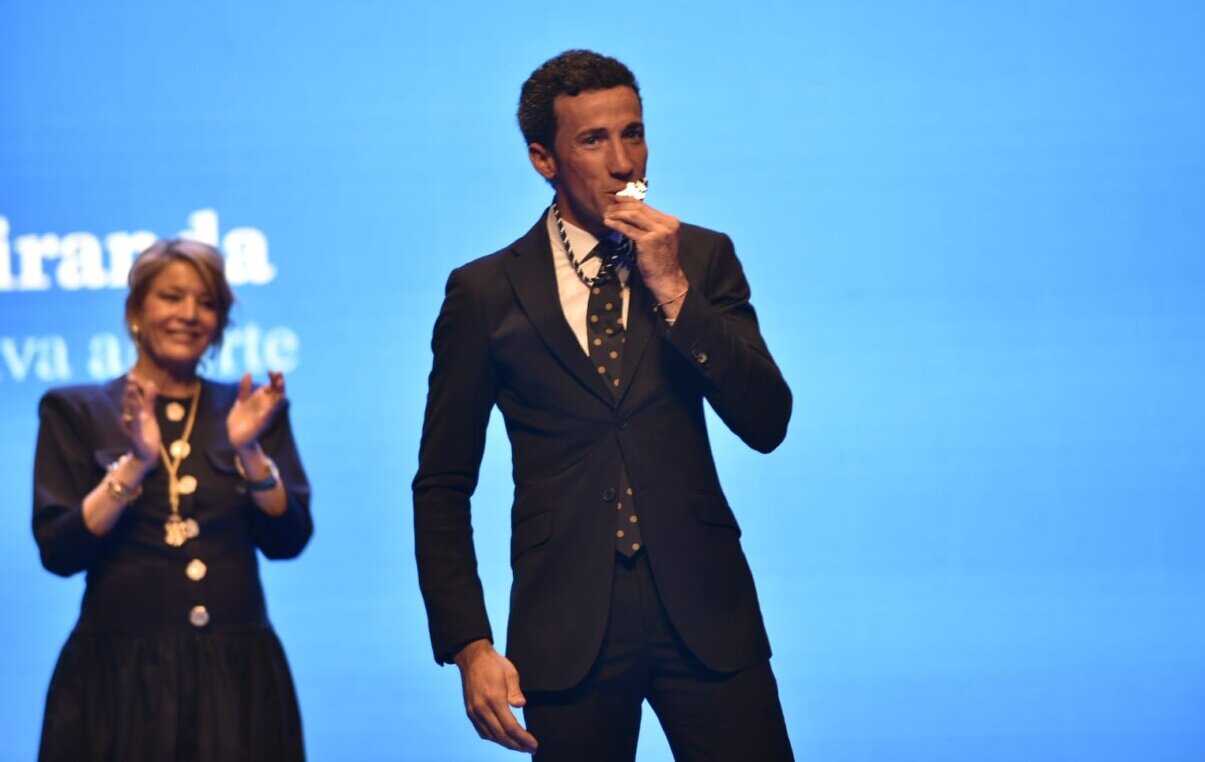 David de Miranda recibe la "Medalla de Huelva al arte"