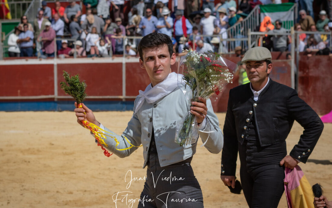 Doce orejas y un rabo en el festival de Alcalá de los Gazules