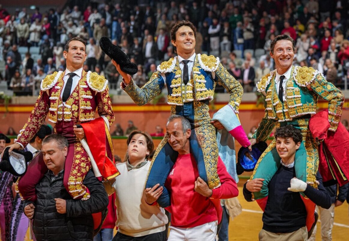 Urdiales, Manzanares y Roca Rey, triunfo ante el llenazo en Arnedo