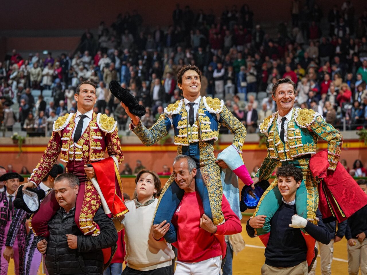 Urdiales, Manzanares y Roca Rey, triunfo ante el llenazo en Arnedo