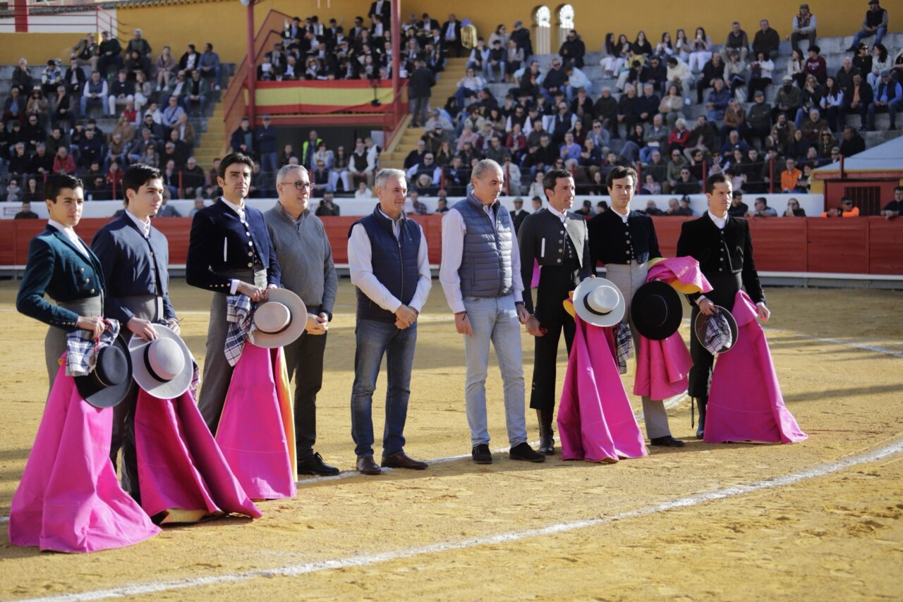 Perera, dos orejas del primero en el festival de Bargas