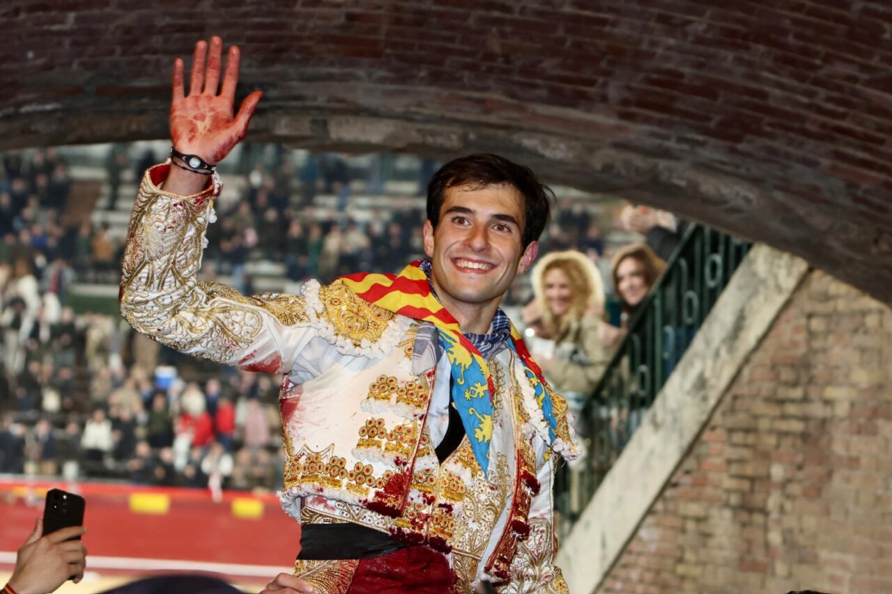 Navalón saborea la gloria en su feliz reaparición en Valencia