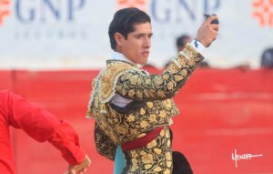 Luis David, única oreja del festejo en Guadalajara. Foto: Emilio Méndez