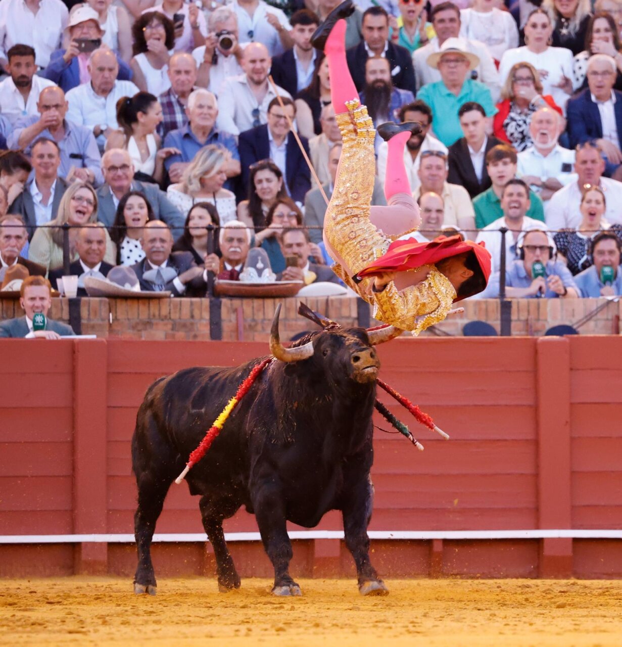 Varetazo en cara posterior del muslo derecho a Aguado tras un severo volteretón