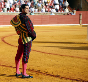 Morante inicia un nuevo paseíllo a la búsqueda de no se sabe qué mayor gloria. APLAUSOS