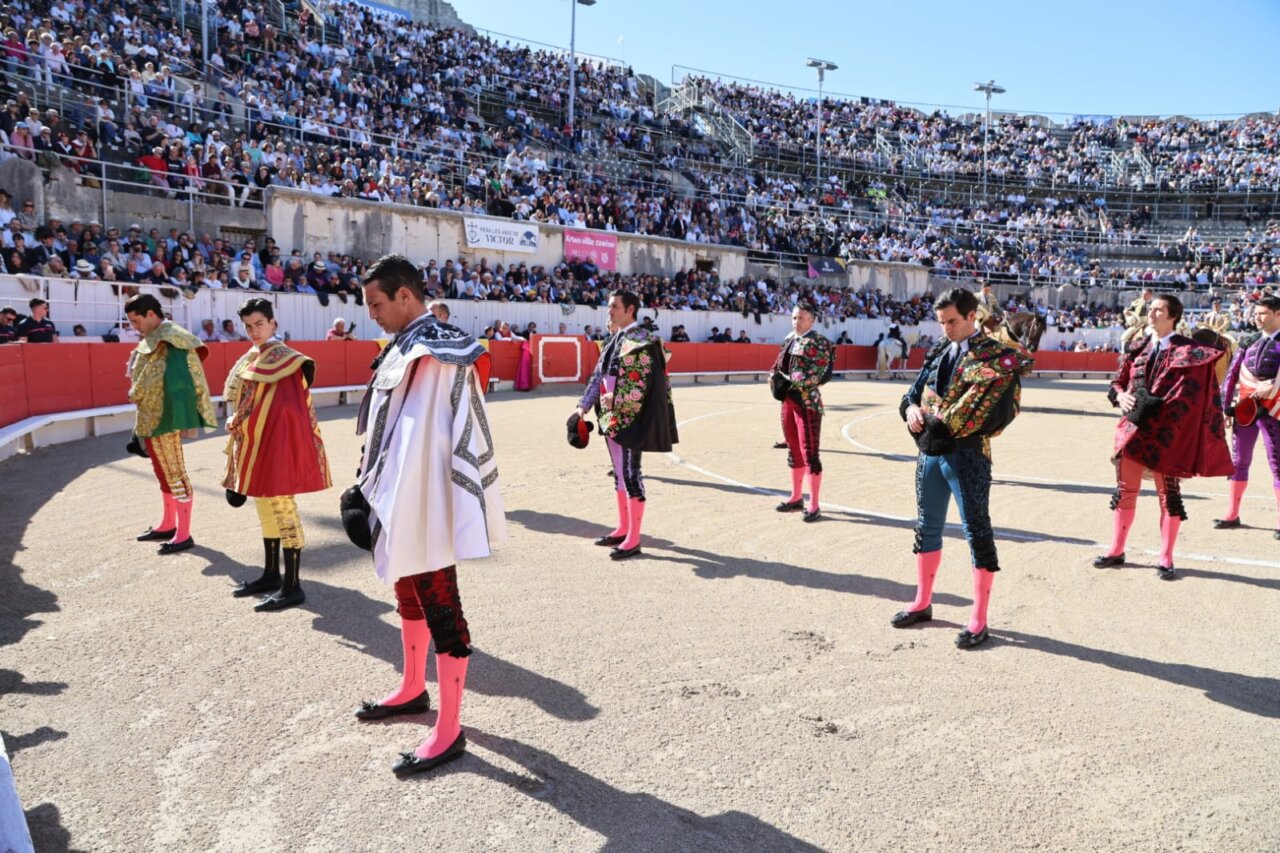 Emotivo minuto de silencio en Arles en memoria de Alain Lartigue