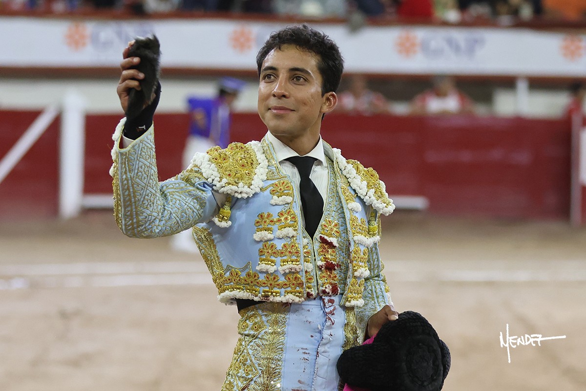 Leo Valadez, única oreja de la tarde en Aguascalientes