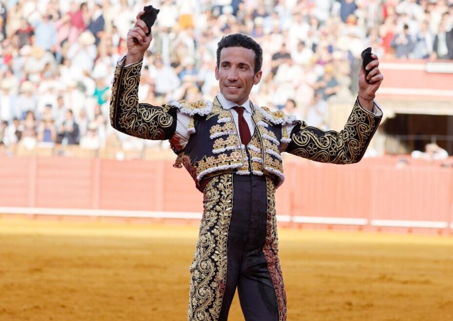 Emilio de Justo, silencio frente al deslucido quinto; apoteosis de David de Miranda, dos orejas con petición de rabo de Secretario, un gran toro de vuelta al ruedo