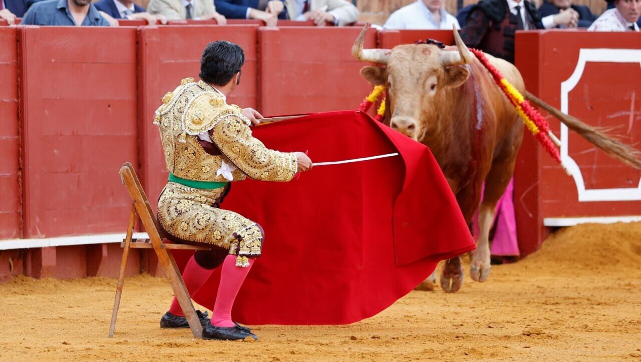 Antología histórica de Morante en Sevilla: el delirio desatado con una lidia total