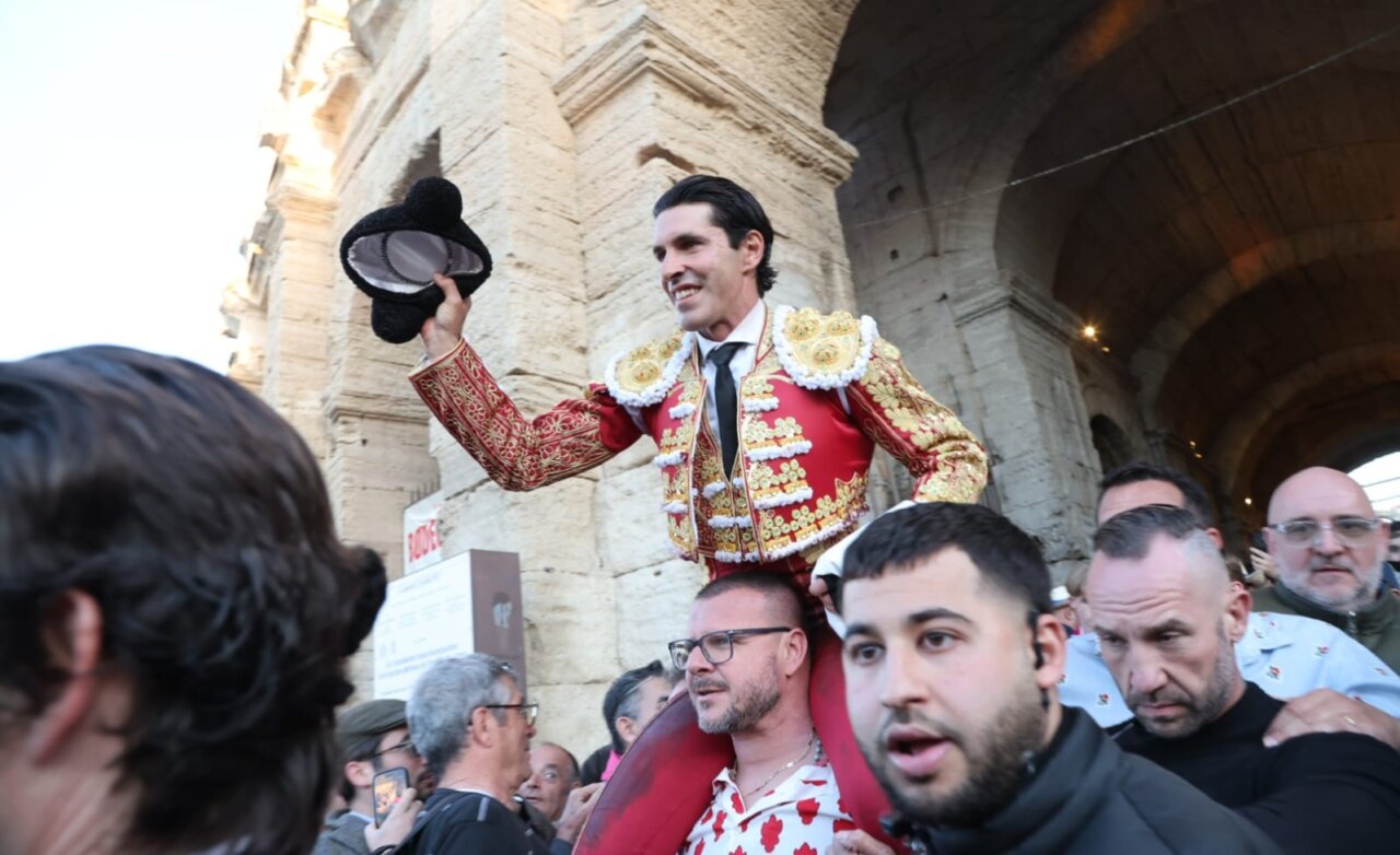 La inspiración de Talavante abre en triunfo la Pascua de Arles