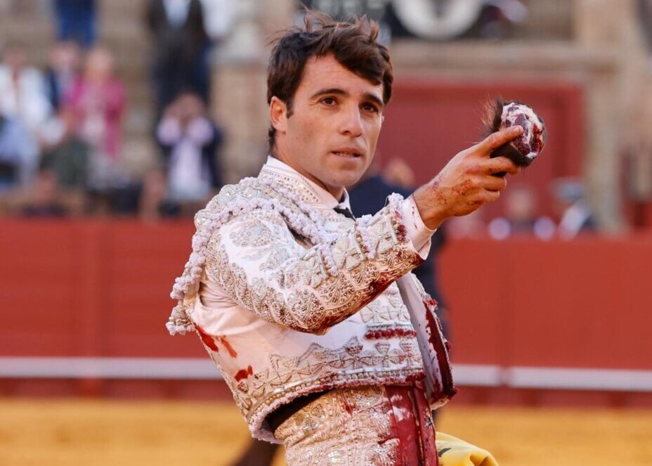 Rafael Serna saca partido al bravo Escogeperro de Fuente Ymbro