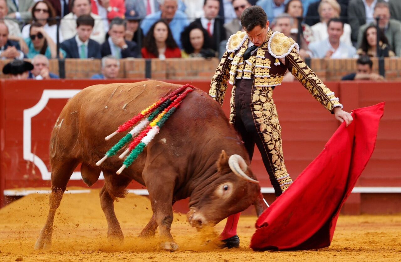 Luque vuelve a imponer su talento y capacidad en la Maestranza