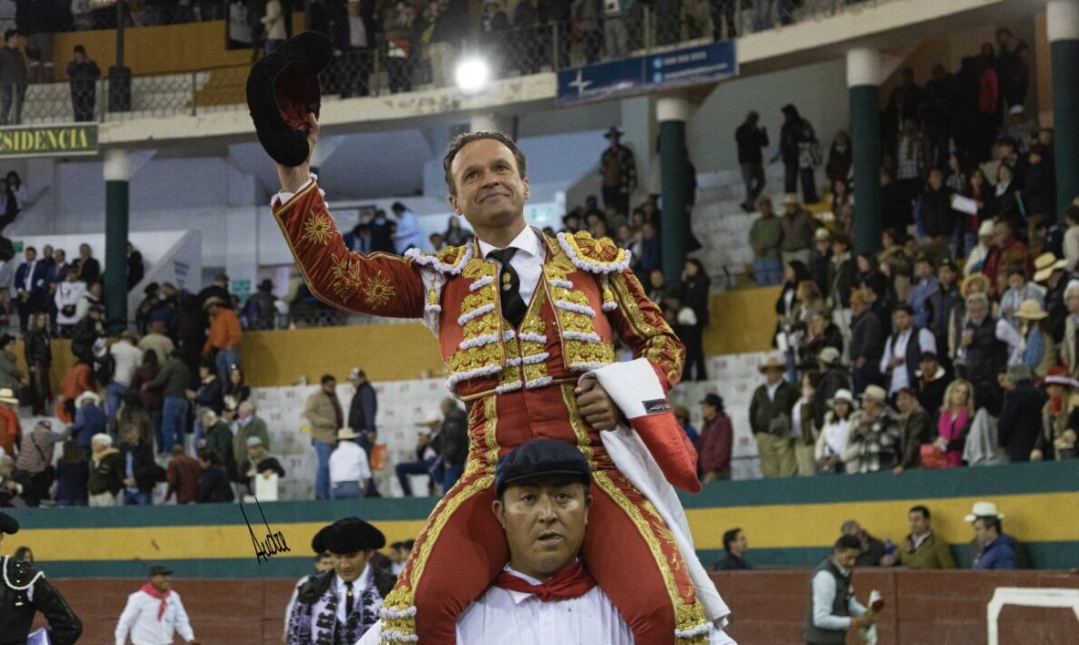 Antonio Ferrera sale a hombros en Riobamba