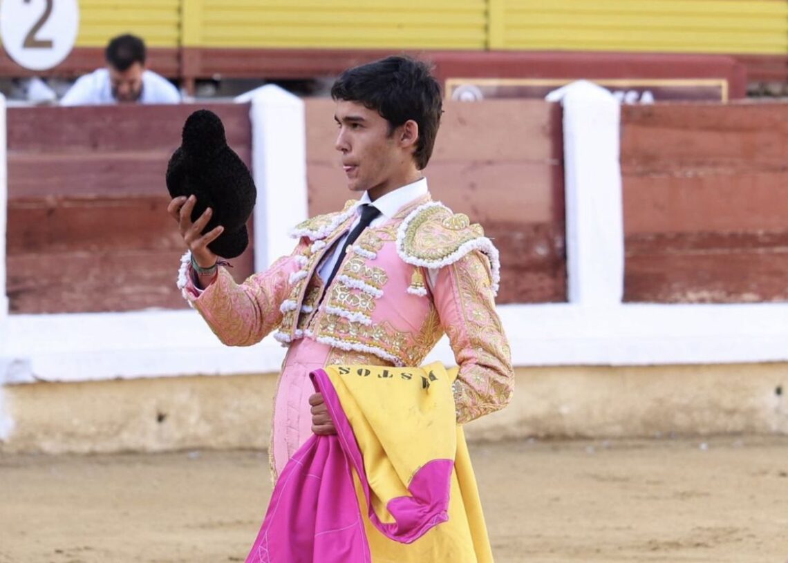 Tomás Bastos, única oreja de la tarde en la novillada de Mérida