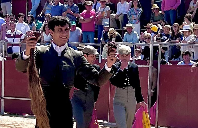 Manuel Diosleguarde corta un rabo en el festival de Segurilla