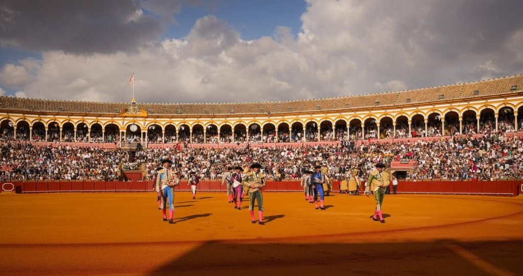 Minuto de silencio en Sevilla por Alfonso Vázquez y Santiago Barrero San Román