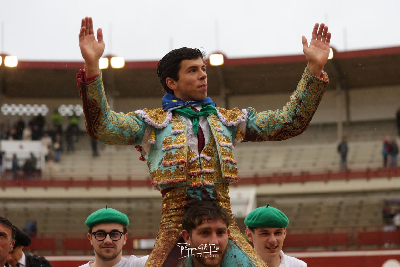 Julio Méndez destaca y triunfa en la novillada de Saint-Perdon