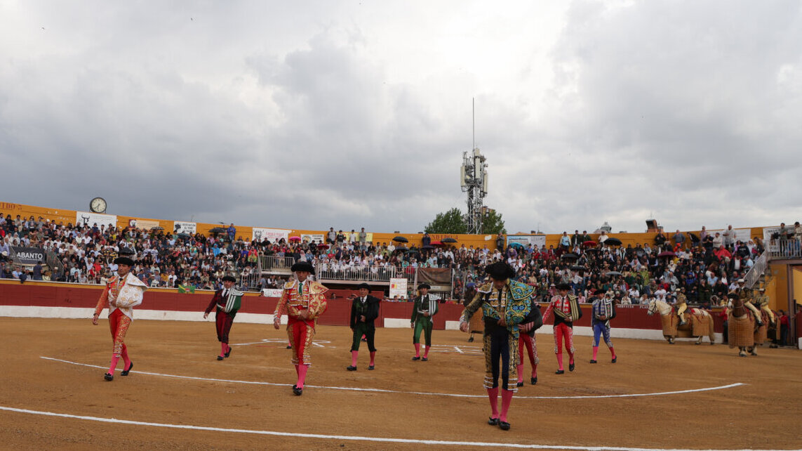 Lleno para el duelo entre Dolores Aguirre y Escolar en San Agustín del Guadalix