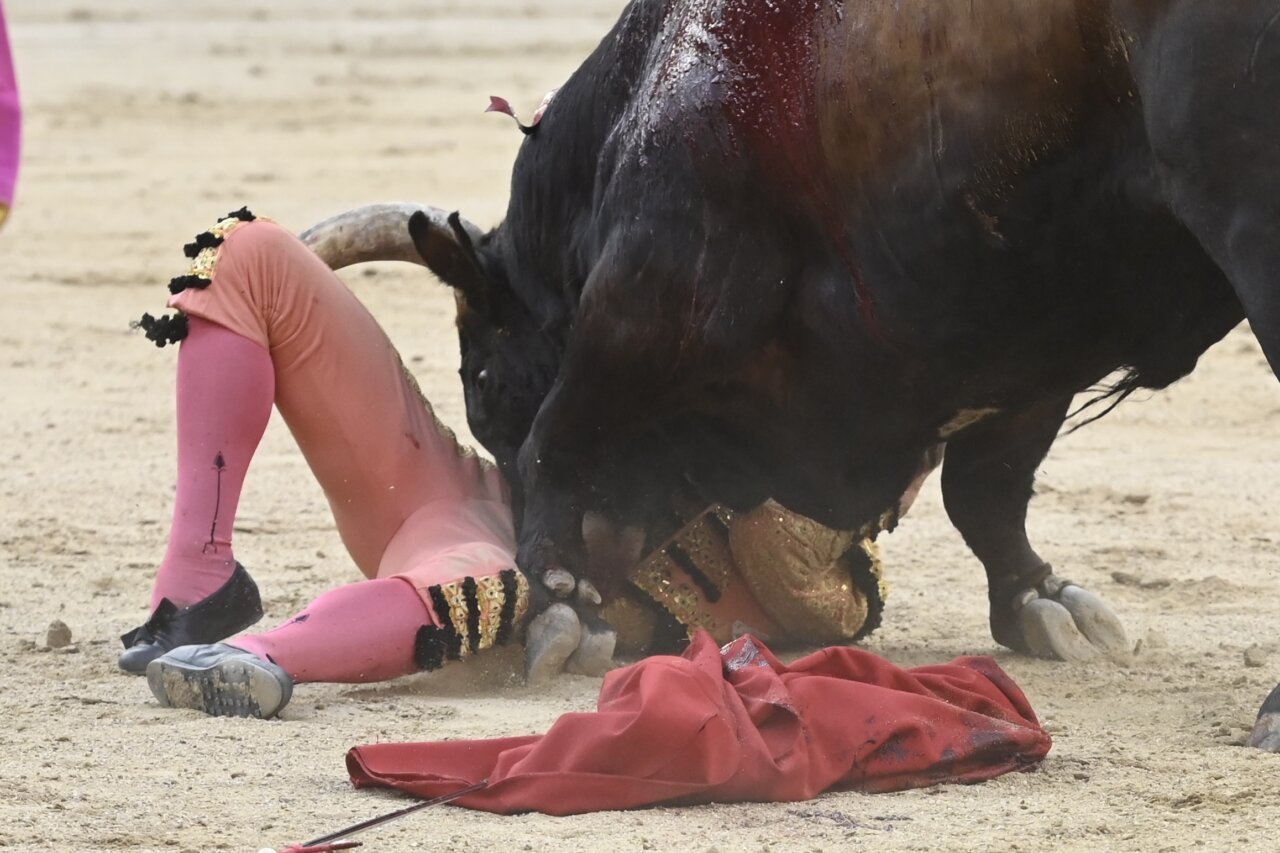 Luis Gerpe, a la enfermería tras ser cogido en Las Ventas