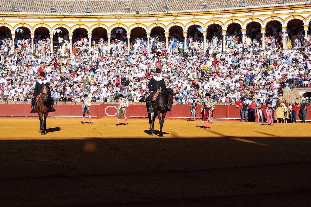 Sigue en directo el esperadísimo regreso de Morante de la Puebla con Roca Rey y David de Miranda en Sevilla