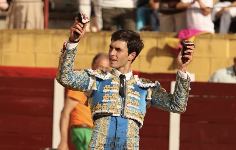 Álvaro Lorenzo y Samuel Navalón, dos orejas por coleta en el ecuador de Casarrubios del Monte