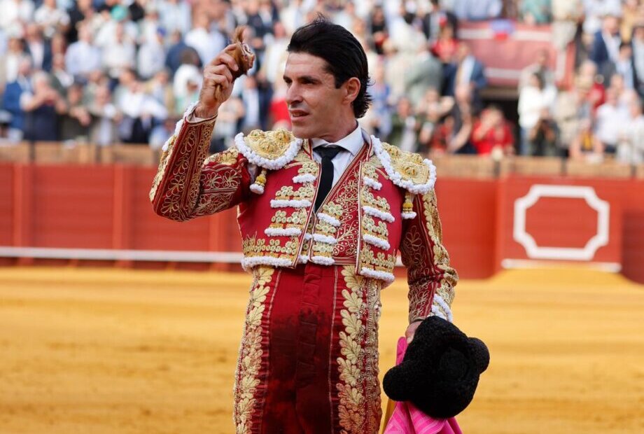 Talavante: "No es fácil torear despacio con estas rachas viento, pero me he sentido mucho toreando"