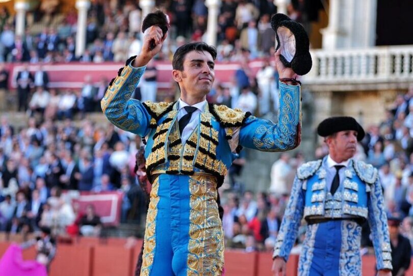 Perera, tras pasear la oreja del buen primero: "Ha sido un toro importante que he disfrutado mucho"