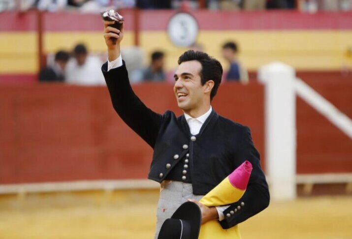 Inmenso Rufo con bravos fuenteymbros en el triunfal festival de Roquetas de Mar