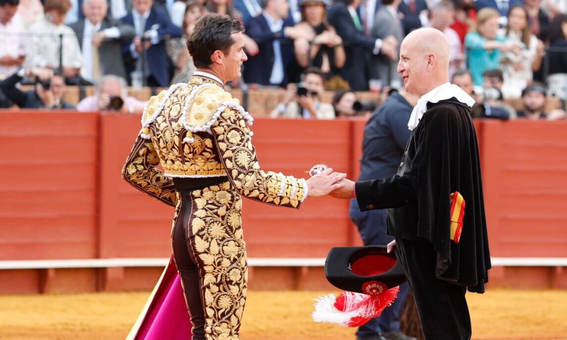 Luque: "Ha costado meter al público en la faena pero estoy contento por haberle dado la vuelta"