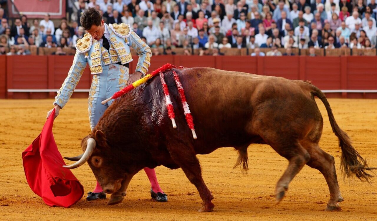 Inspiración de Talavante y superioridad de Luque, oreja por coleta en Sevilla