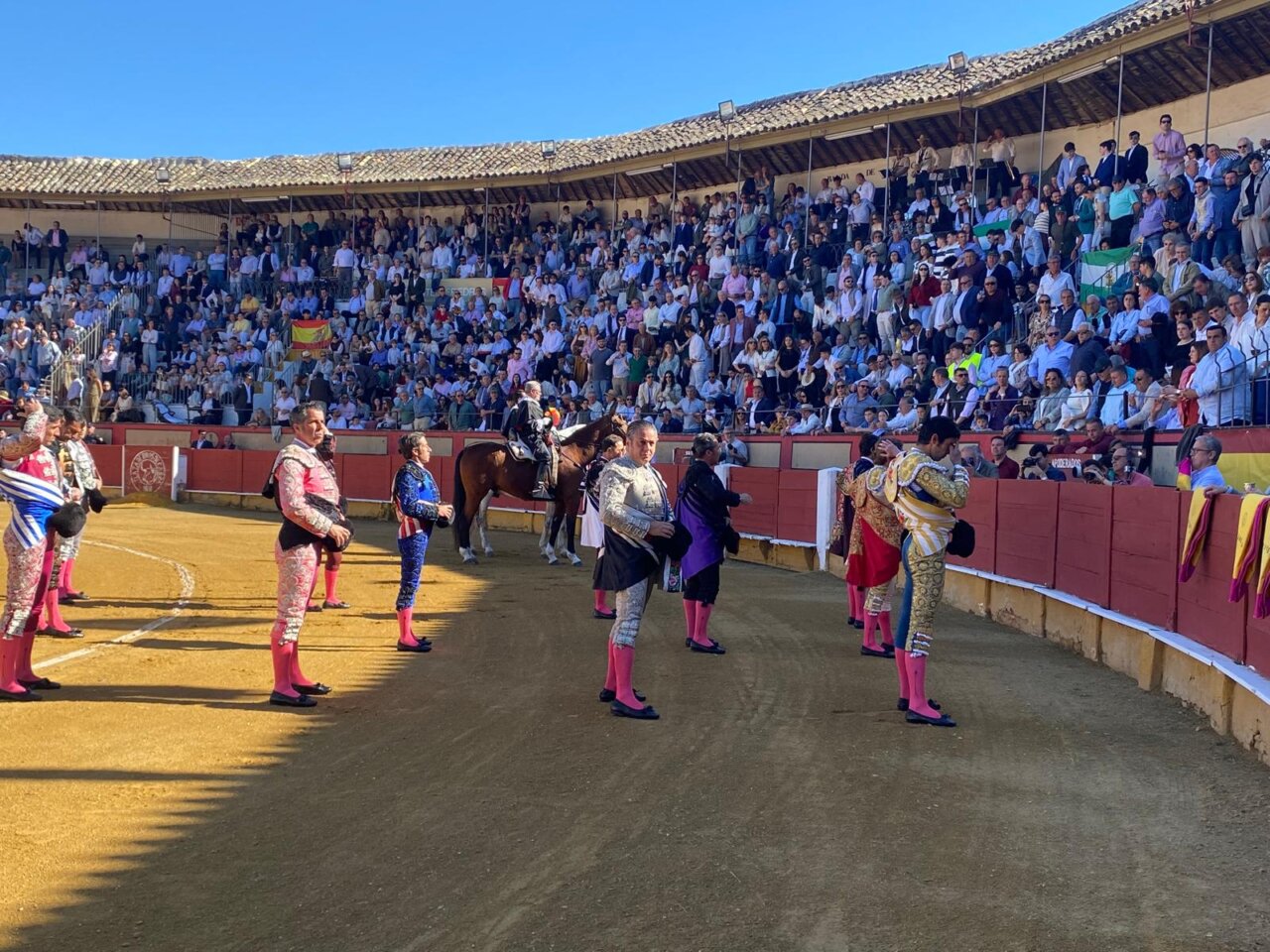 Enorme Perera, dos orejas del bravísimo Jaquetón-22, de vuelta al ruedo en el ecuador de Cabra