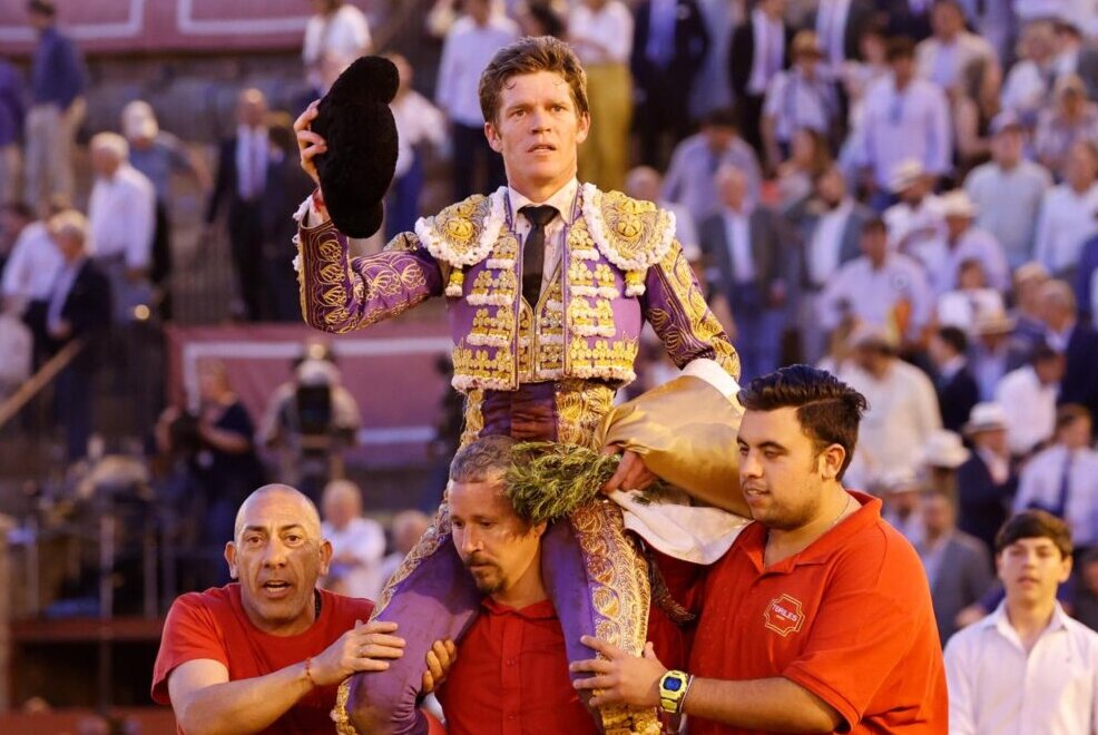 Borja Jiménez acaricia de nuevo la gloria entre el dolor por un Morante herido