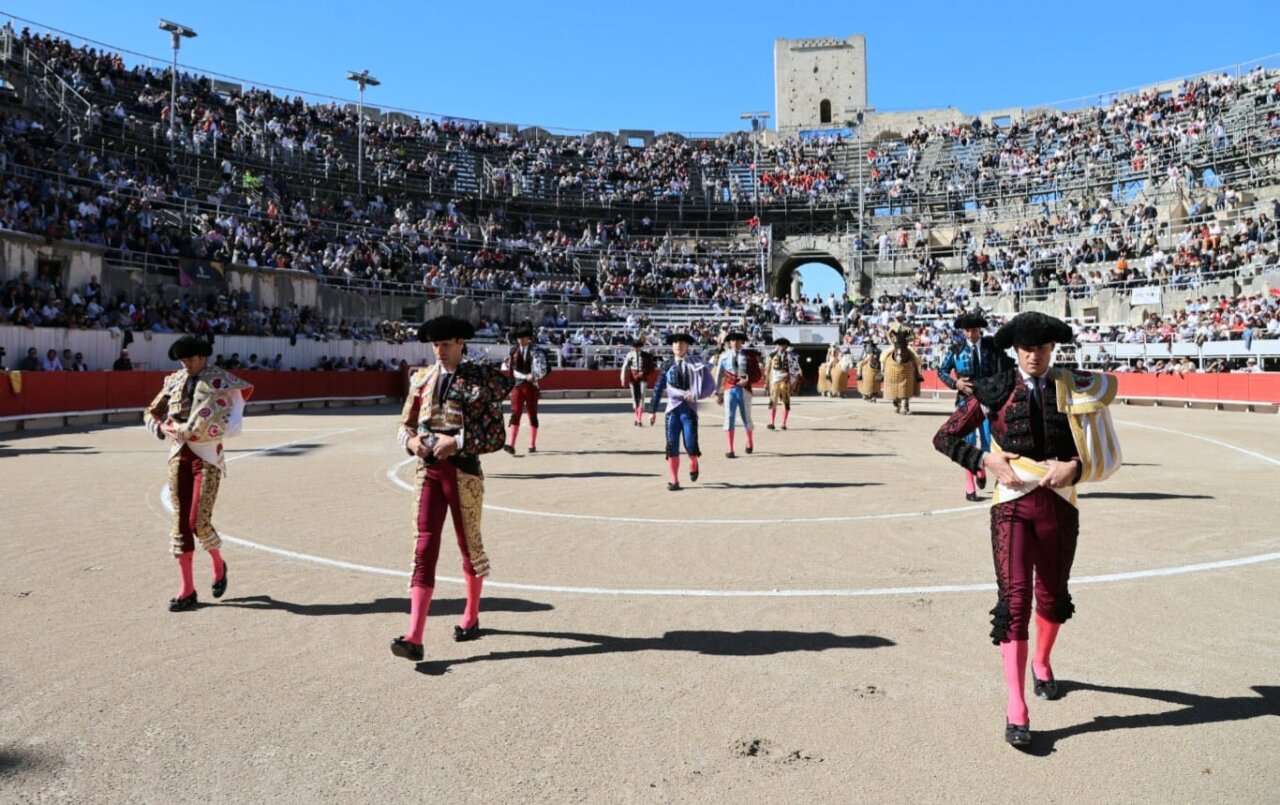Faena de figura y aplomo sin espada de Daniel Luque al primero en Arles