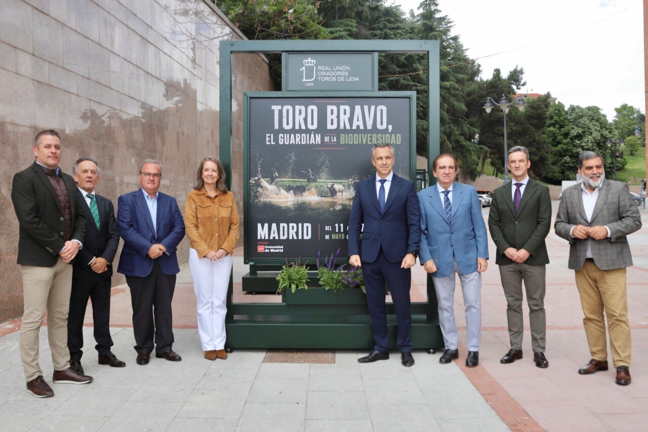 Carlos Novillo inaugura en la explanada de Las Ventas "Toro bravo, el guardián de la diversidad"