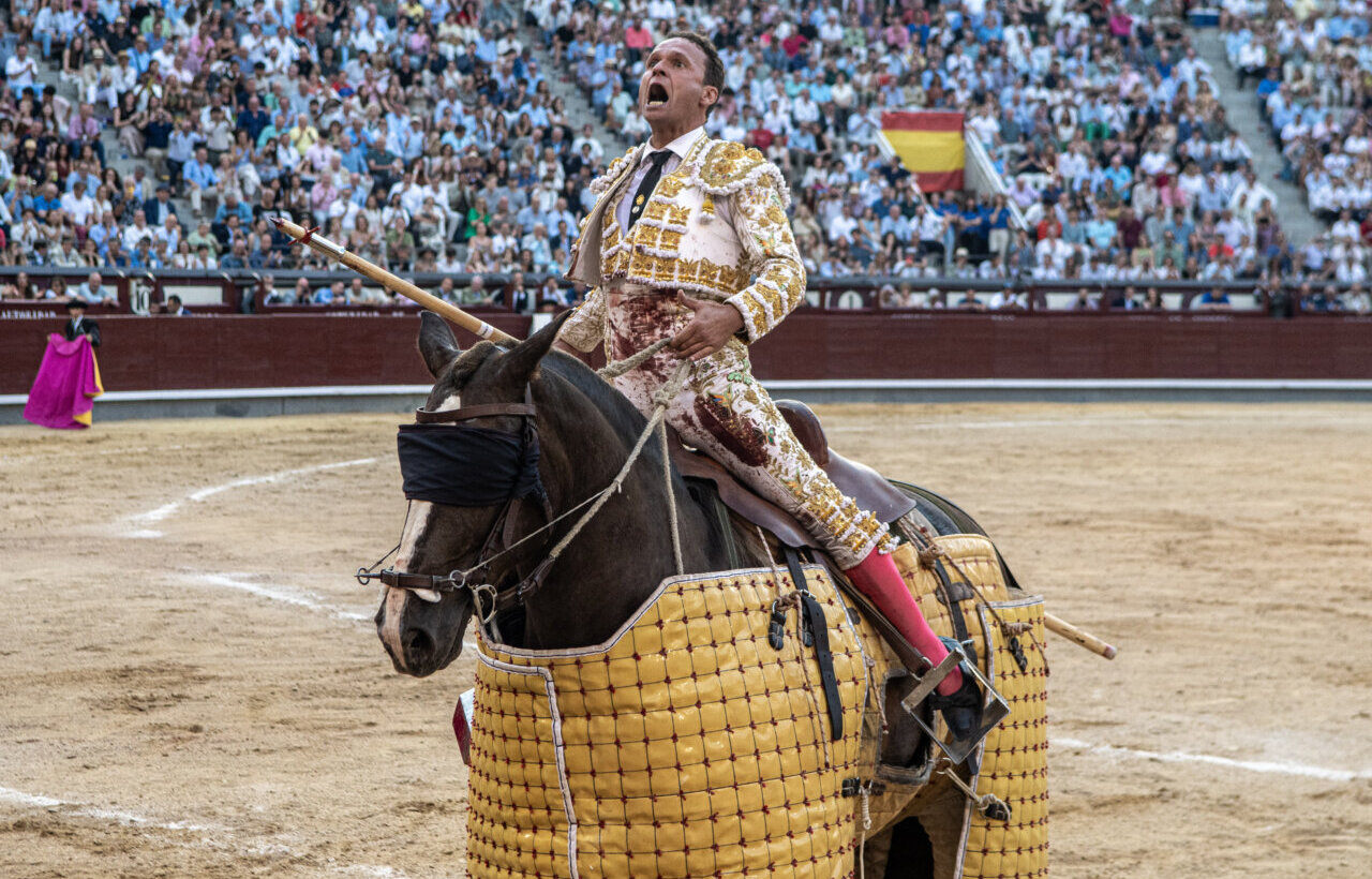 Ferrera pica al sexto toro en Madrid y "se arma la marimorena"
