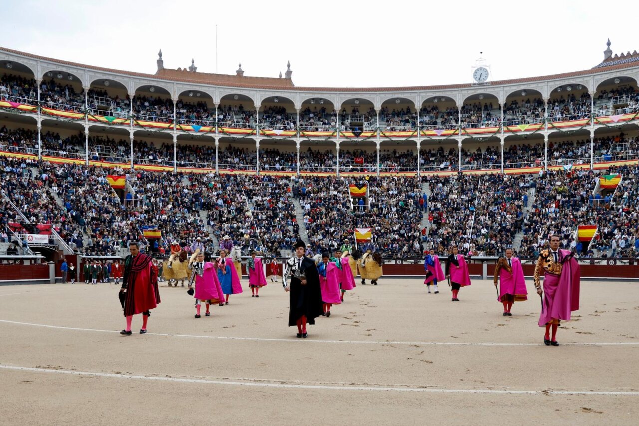 Arranca la tarde en Madrid con un gran ambiente en los tendidos