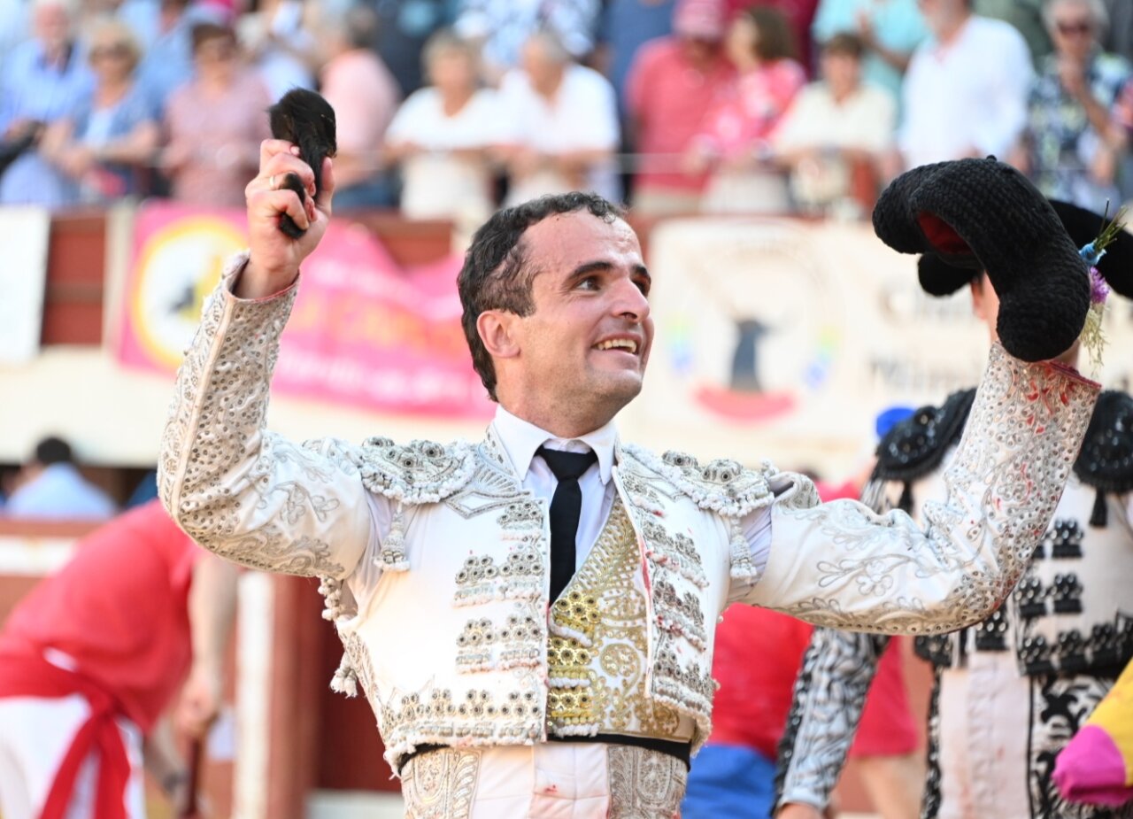 Heroico Damián Castaño, oreja de ley de un orientado miura