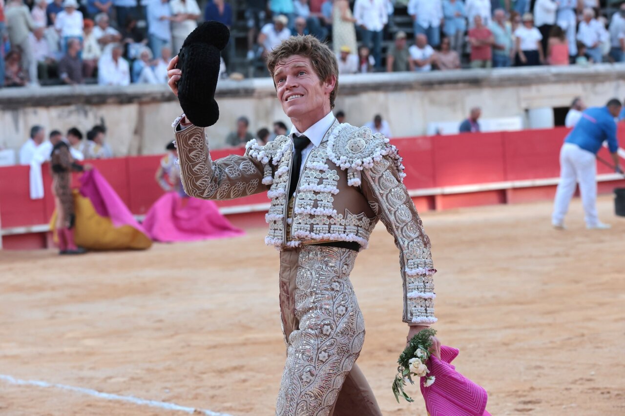 Orejas para Borja Jiménez y Clemente en la clausura de Nimes