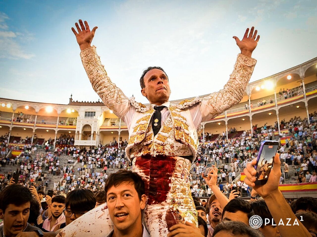 La genial maestría de Ferrera revoluciona Las Ventas con los adolfos y logra su cuarta puerta grande en Madrid