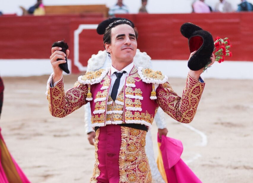 Joaquín Galdós deja su sello en la inauguración de la plaza de Las Tunas