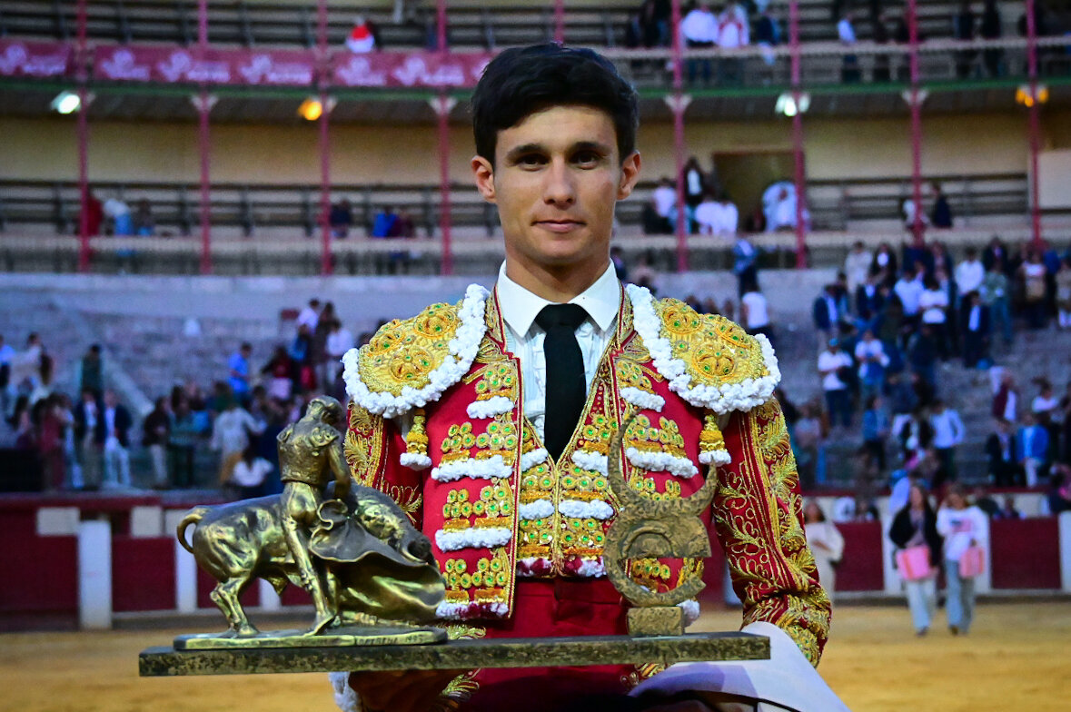 Manuel Diosleguarde se alza triunfador de la Corrida de la Oportunidad