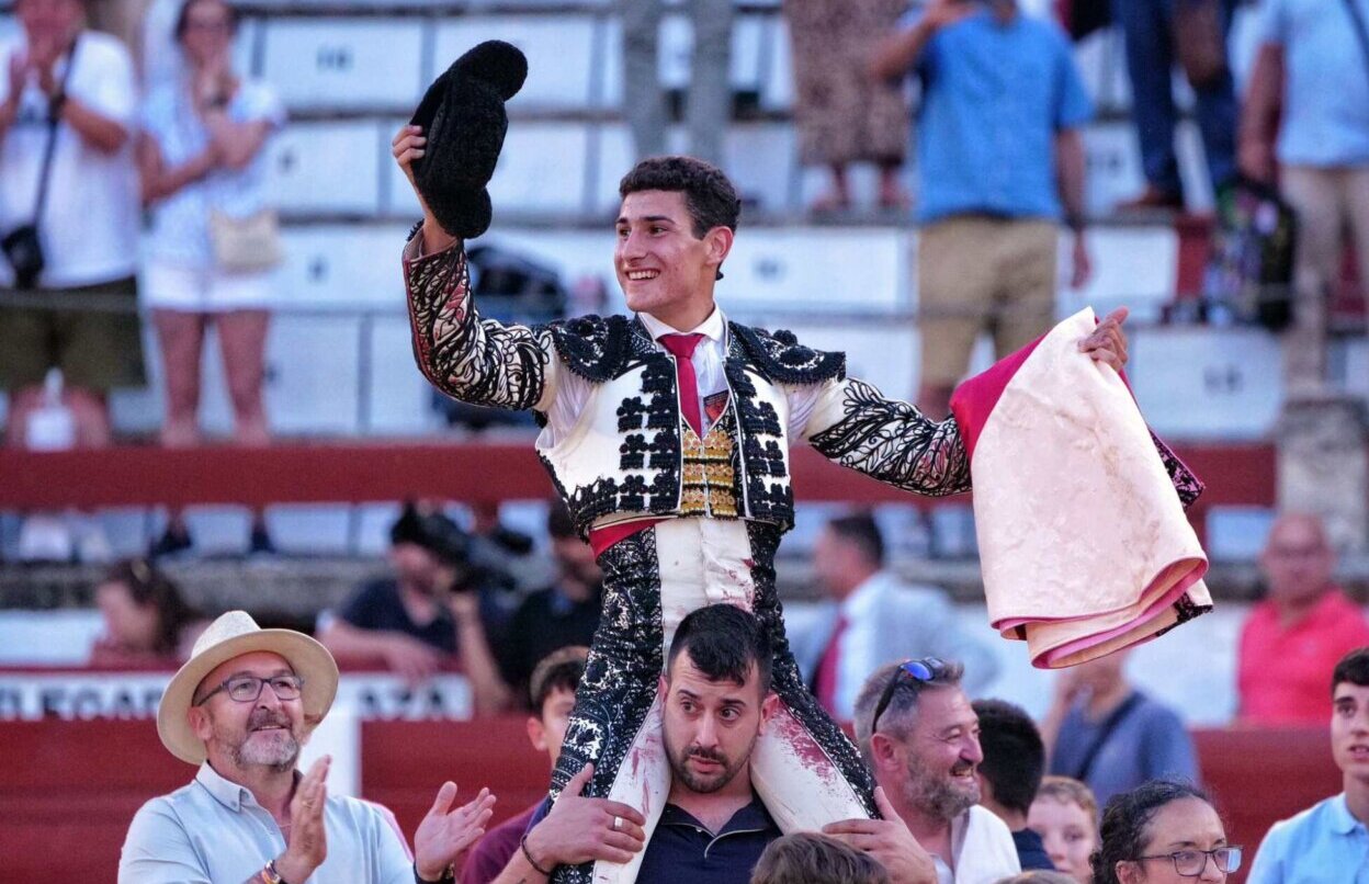 David Gutiérrez, triunfador con tres orejas en la apertura de Cáceres