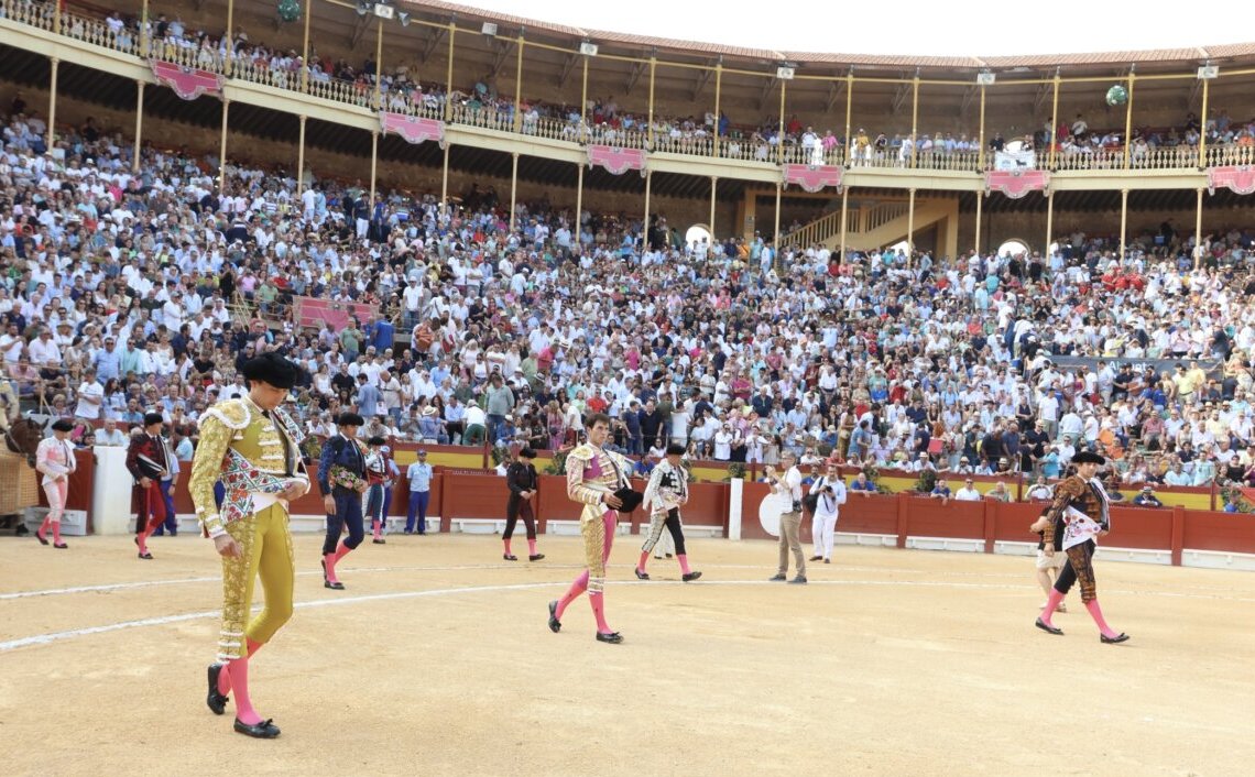 Alicante pone en marcha una venta especial de packs de entradas para la Feria de Hogueras