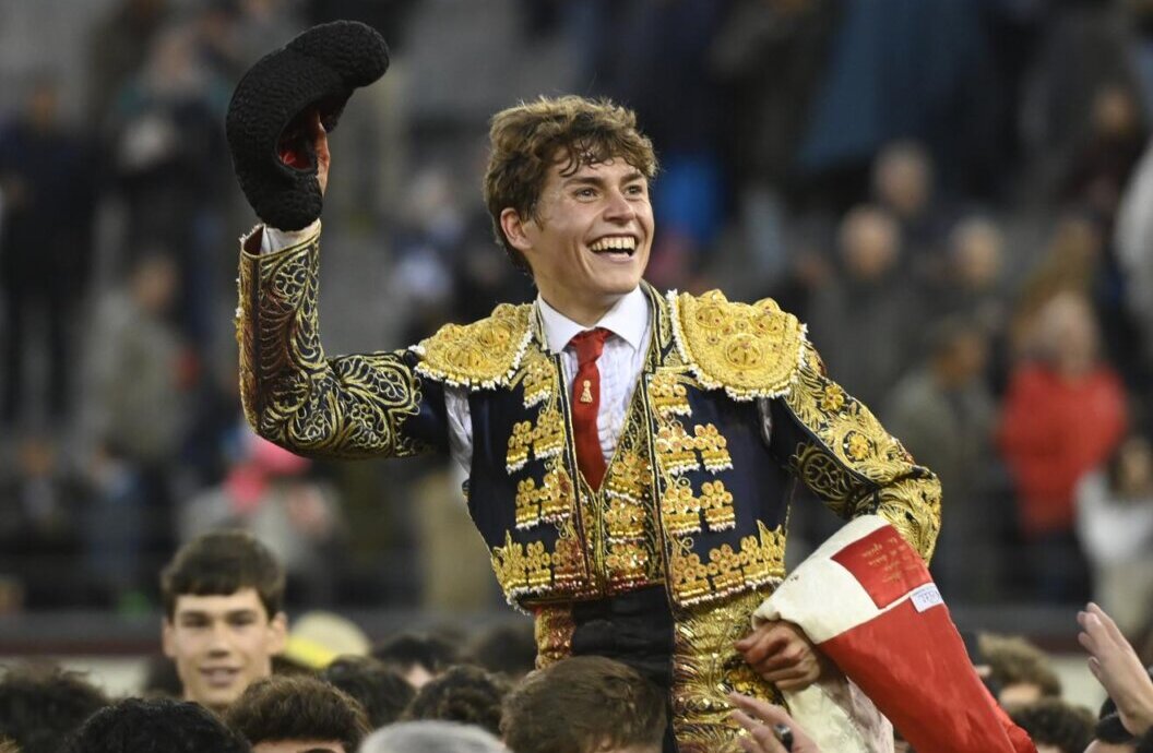 Puerta grande a la clarividencia de Álvaro Serrano en Madrid