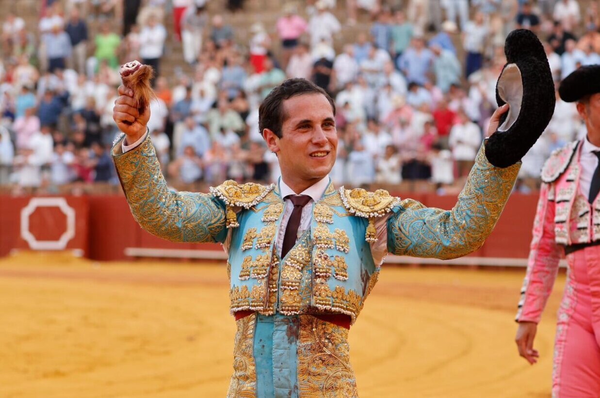 El toreo de regusto de López Peregrino brilla en la Real Maestranza