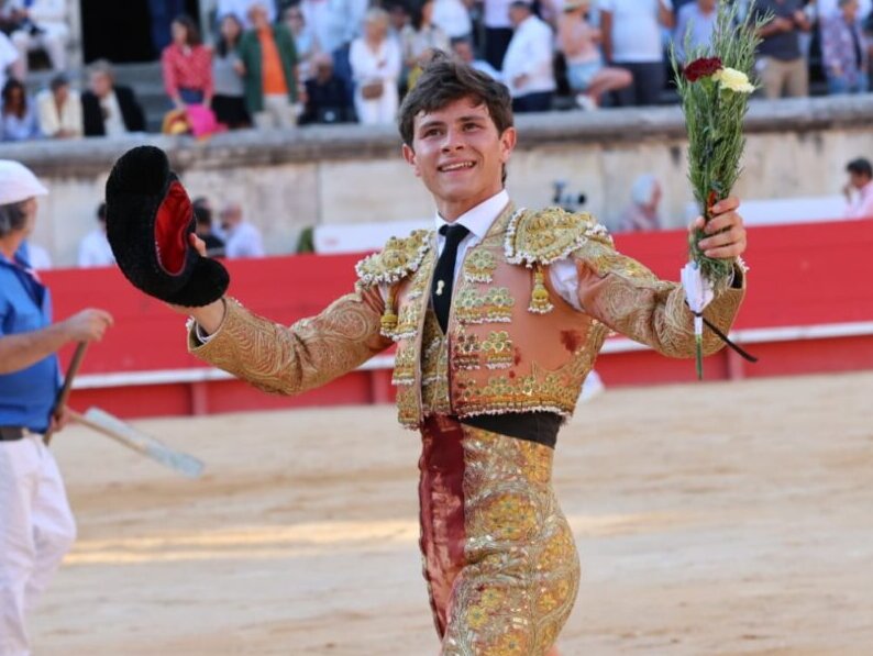 Miguel Ángel Perera y Aarón Palacio, primeras orejas de la feria de Nimes