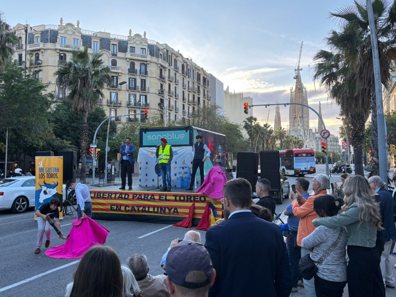 Barcelona celebra el Día de la Tauromaquia toreando de salón frente a la monumental